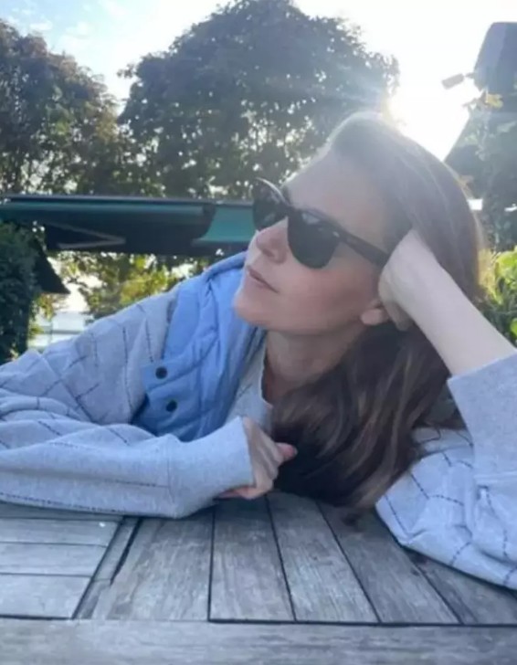 Aslı Enver'den makyajsız poz!